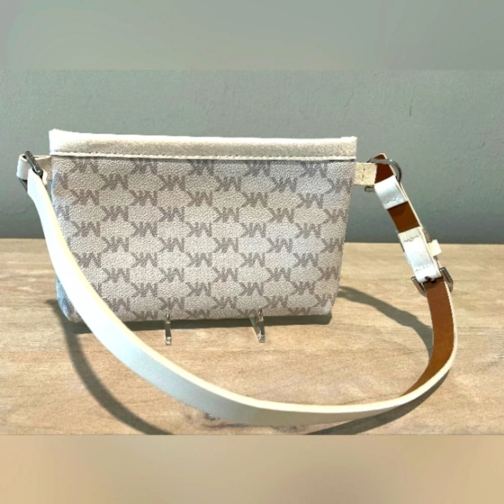 Michael Kors Cream & Gray Belt Bag in Like New Condition‎ Size 29